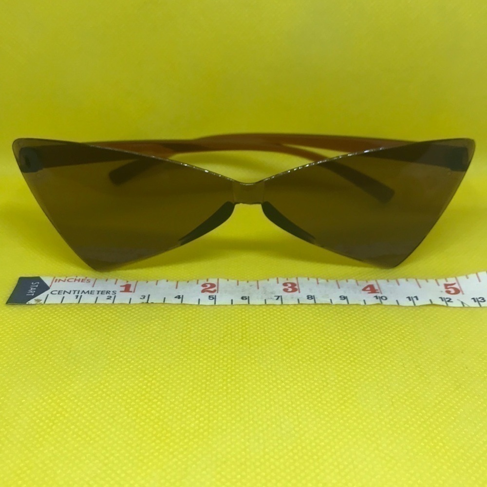 BROWN SUNGLASSES W/FREE CASE ✨✨✨ - Picture 2 of 7